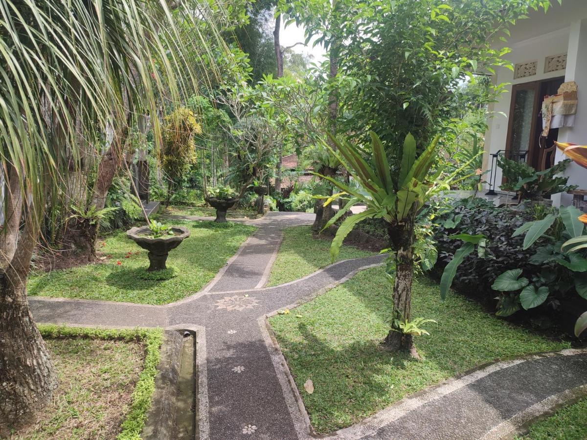 Nyoman Bed & Breakfast 2*
