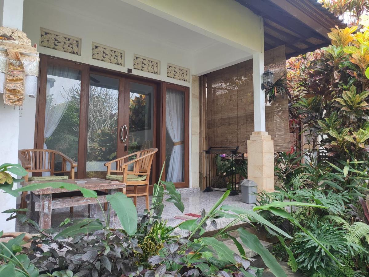 Nyoman Bed & Breakfast 2*